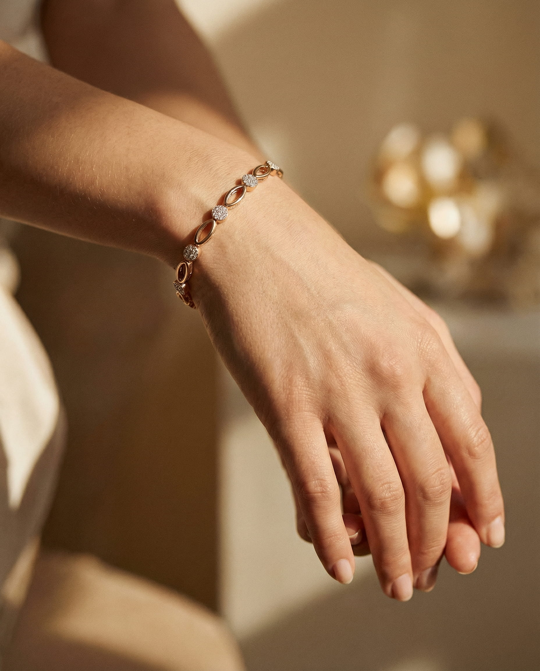 Pulseira Elegante com Banho de Ouro