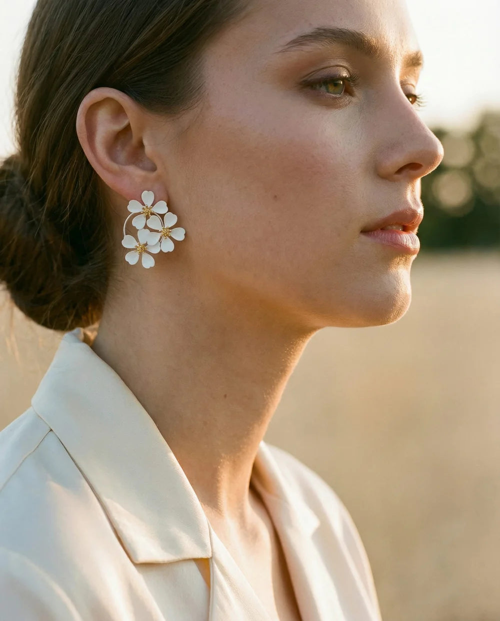 Brincos Vintage Flores Brancas Pendentes